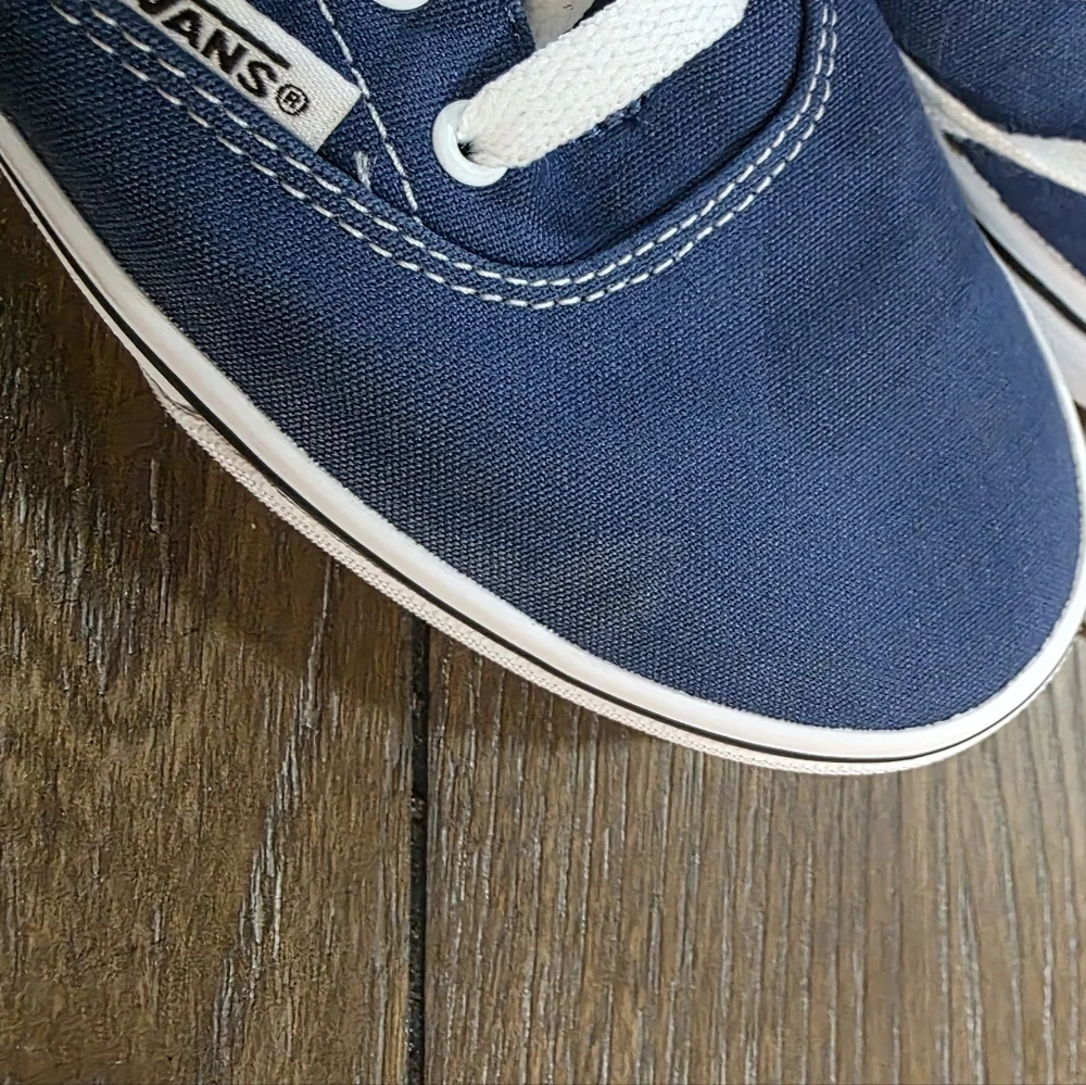 Vans Doheny Off the Wall Low Rise Sneaker, Youth Size 4, Women's Size 5.5